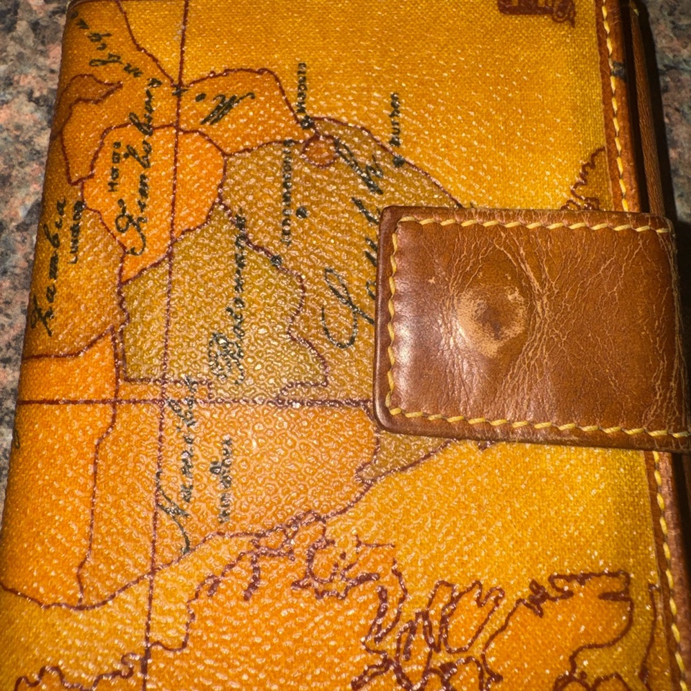 Alviero Martini Tan and Brown Wallet - Picture 5 of 5